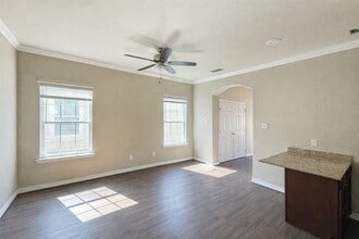 811 S Wilson St in Kaufman, TX - Building Photo - Building Photo