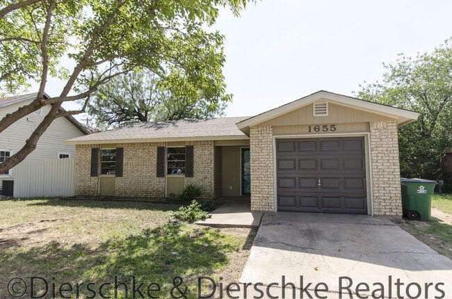 1655 Linda Lee Dr in San Angelo, TX - Building Photo - Building Photo