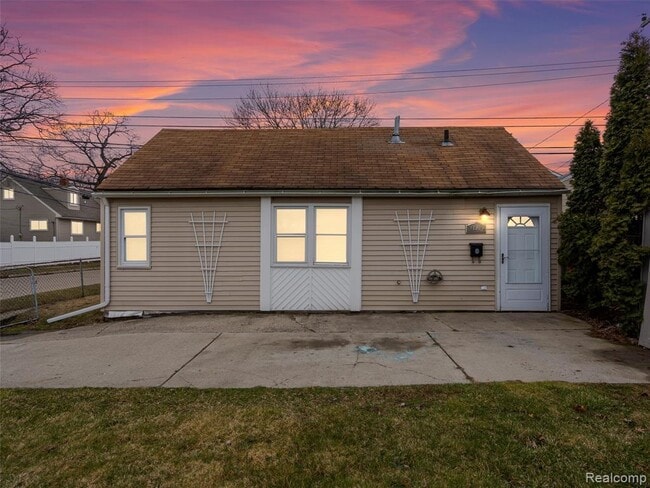 property at 23462 Carlisle Ave