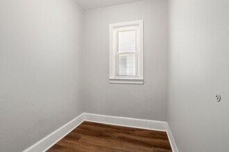 2111 Madison St in Manitowoc, WI - Building Photo - Building Photo