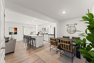 Brixin Townhomes at Cressmoor Estates in Hobart, IN - Foto de edificio - Building Photo