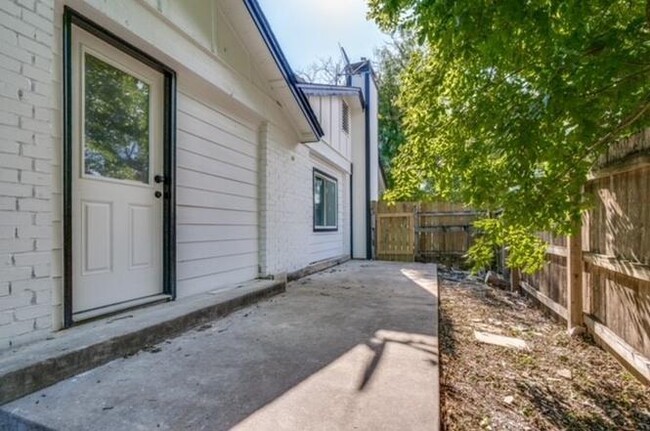 9412 Quail Meadow Dr in Austin, TX - Building Photo - Building Photo