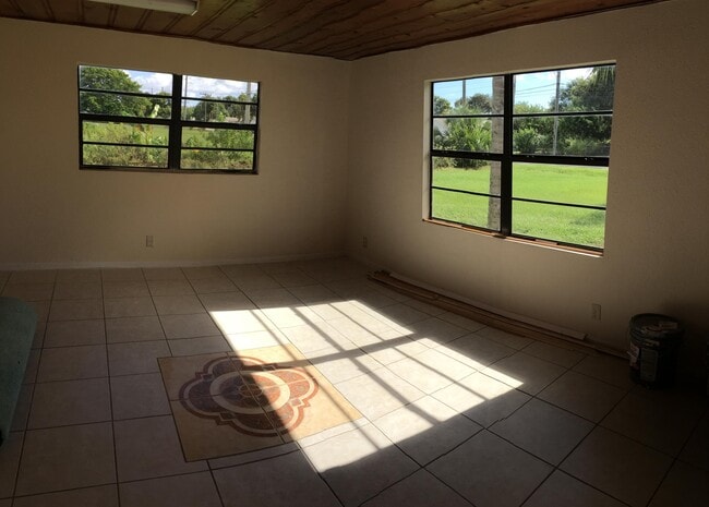 3302 Meadow Ln in Fort Pierce, FL - Building Photo - Building Photo