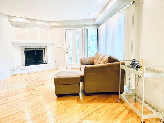 4 Avenue B in Port Washington, NY - Building Photo - Building Photo