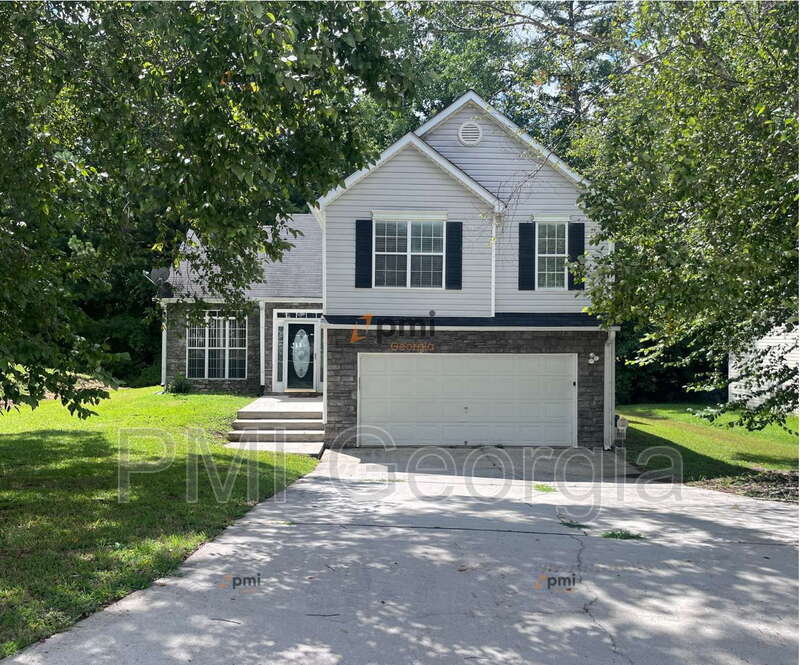 9511 Rollinghills Dr in Jonesboro, GA - Building Photo