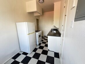 229 S Westlake Ave, Unit 203 in Los Angeles, CA - Foto de edificio - Building Photo