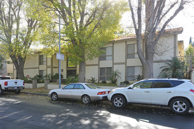 Park at Leadwell in Winnetka, CA - Foto de edificio - Primary Photo