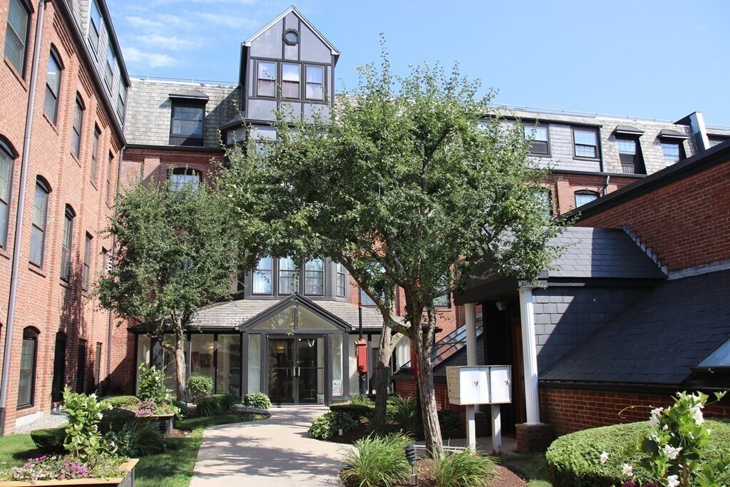 21 Linden St in Boston, MA - Building Photo
