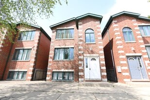 2708 W 37th Pl in Chicago, IL - Building Photo