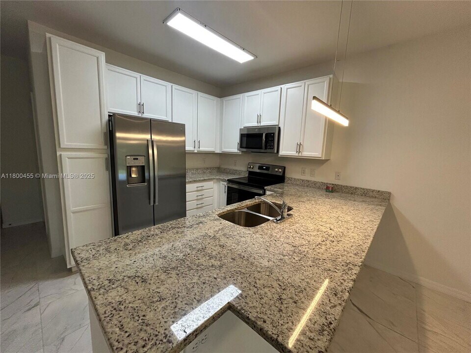 4756 SW 63rd Ave in Davie, FL - Building Photo