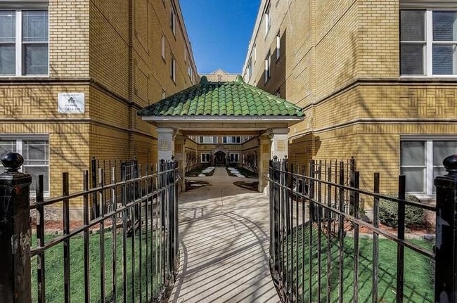 property at 4966 N Spaulding Ave