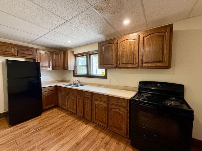property at 915 S 3rd Ave