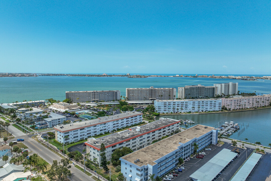 Dover House in Gulfport, FL - Building Photo