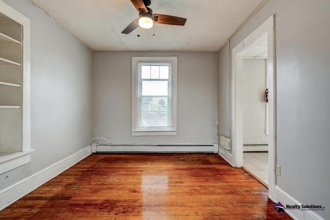 329 E Union St in Burlington, NJ - Building Photo - Building Photo