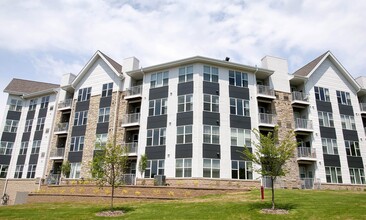 River North Apartments in Coon Rapids, MN - Building Photo - Building Photo