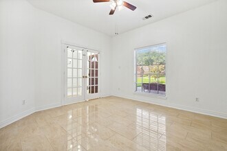 10323 Otter Cir in Baytown, TX - Building Photo - Building Photo