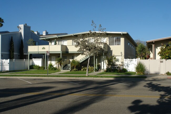 4850 Sandyland Rd in Carpinteria, CA - Foto de edificio - Building Photo