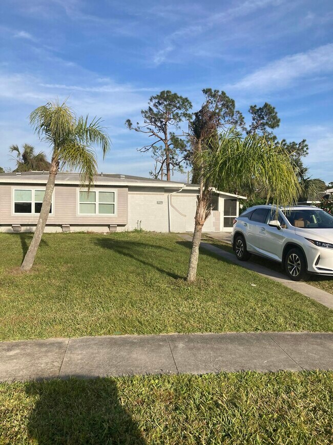 5770 Gallatin Ln