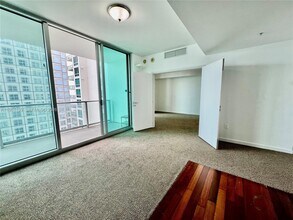 300 S Biscayne Blvd, Unit 2703 in Miami, FL - Foto de edificio - Building Photo