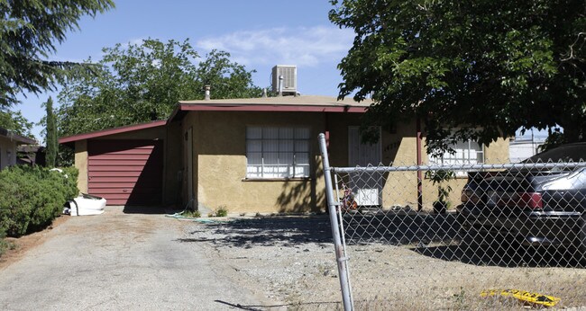 14770 Mesa Dr in Victorville, CA - Foto de edificio - Building Photo