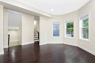 77 Winchester St in Medford, MA - Foto de edificio - Building Photo