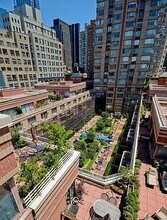 350 W 50th St in New York, NY - Foto de edificio - Building Photo