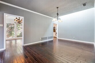 16020 Chalfont Cir in Dallas, TX - Foto de edificio - Building Photo