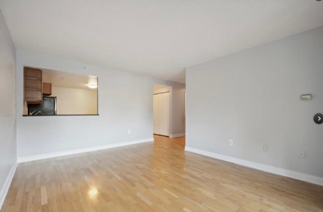 2001 Hamilton St, Unit 319 in Philadelphia, PA - Building Photo - Building Photo
