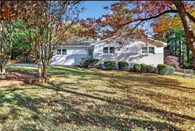 property at 170 Shiloh Run NW