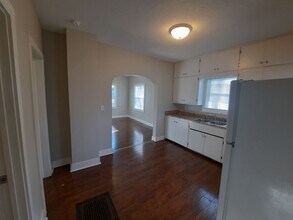 3814 8th Pl in Des Moines, IA - Foto de edificio - Building Photo