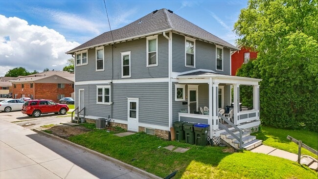 617 Bowery St in Iowa City, IA - Building Photo - Building Photo