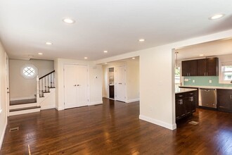 77 Rock Glen Cir in Medford, MA - Building Photo - Building Photo