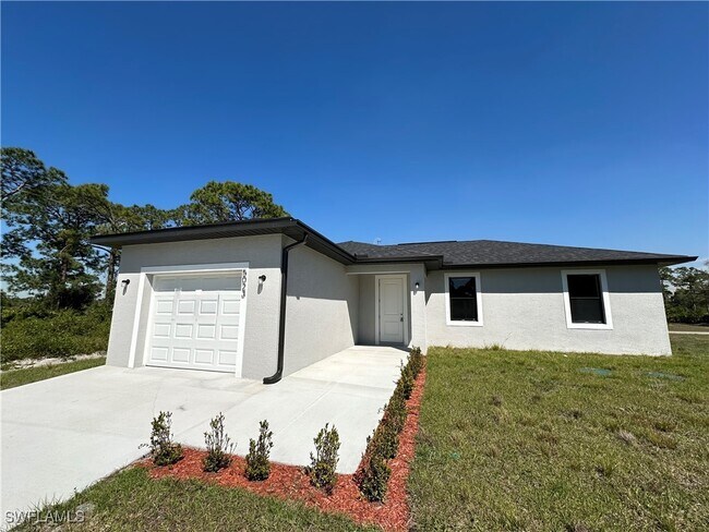 5023 N Dogwood Cir in La Belle, FL - Building Photo - Building Photo