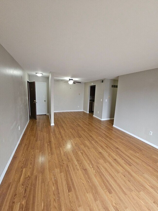 7601-7603 W Donna Ct in Milwaukee, WI - Foto de edificio - Interior Photo