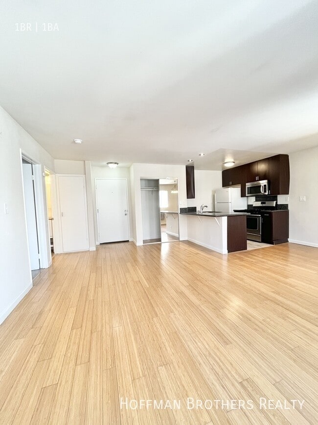 860 S Ardmore Ave, Unit 210 in Los Angeles, CA - Building Photo - Building Photo