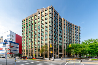 One Park Point in Brooklyn, NY - Building Photo - Building Photo