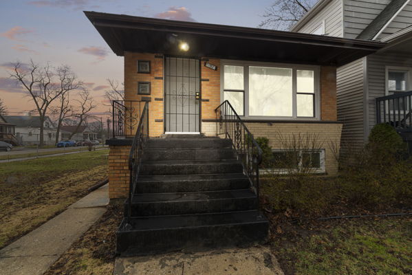 property at 11937 S Calumet Ave