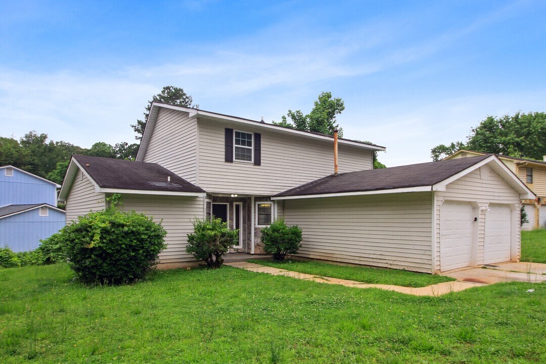 1131 Cherokee Hts in Stone Mountain, GA - Building Photo