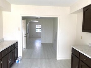 115 S Urbahn Ave in Laredo, TX - Building Photo - Building Photo