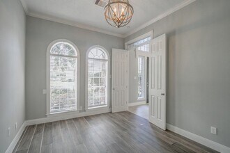 6302 Laver Love Dr in Spring, TX - Foto de edificio - Building Photo