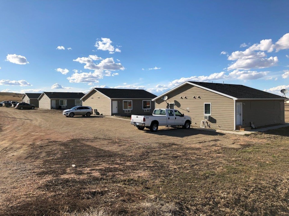 3 in Bainville, MT - Building Photo