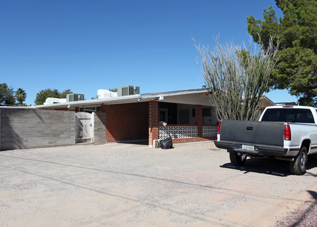 2051 N Columbus Blvd in Tucson, AZ - Foto de edificio - Building Photo