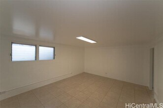 2260 Waiomao Rd in Honolulu, HI - Building Photo - Building Photo