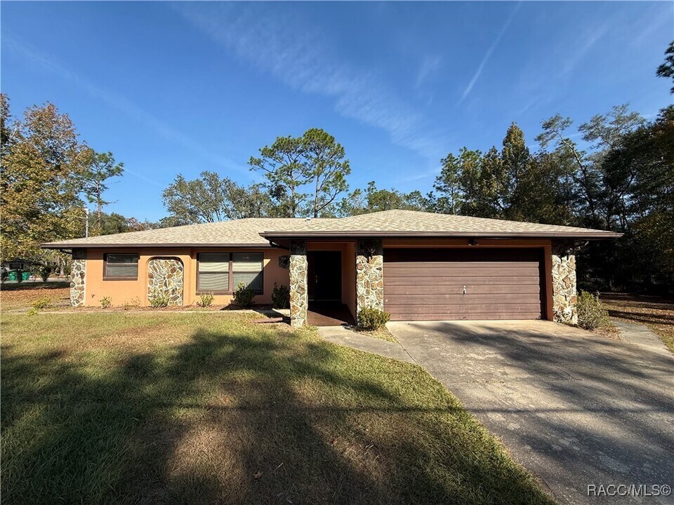 6191 E Tenison St in Inverness, FL - Building Photo