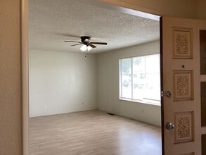 6893 N Rowell Ave in Fresno, CA - Building Photo - Building Photo
