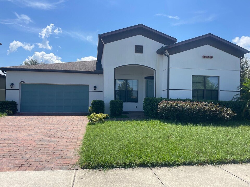 1041 Perugia Ln in St. Cloud, FL - Building Photo