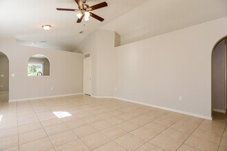 17026 Ongar Ct in Land O Lakes, FL - Foto de edificio - Building Photo