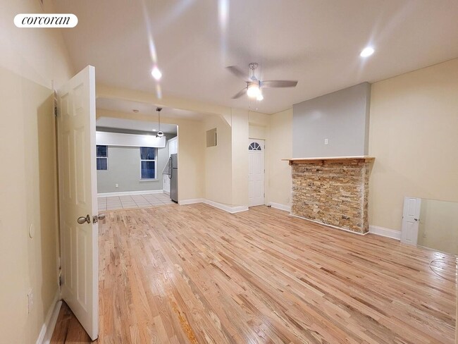 656 MacDonough St in Brooklyn, NY - Foto de edificio - Building Photo