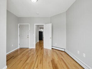 71 Clarke Ave in Jersey City, NJ - Building Photo - Building Photo