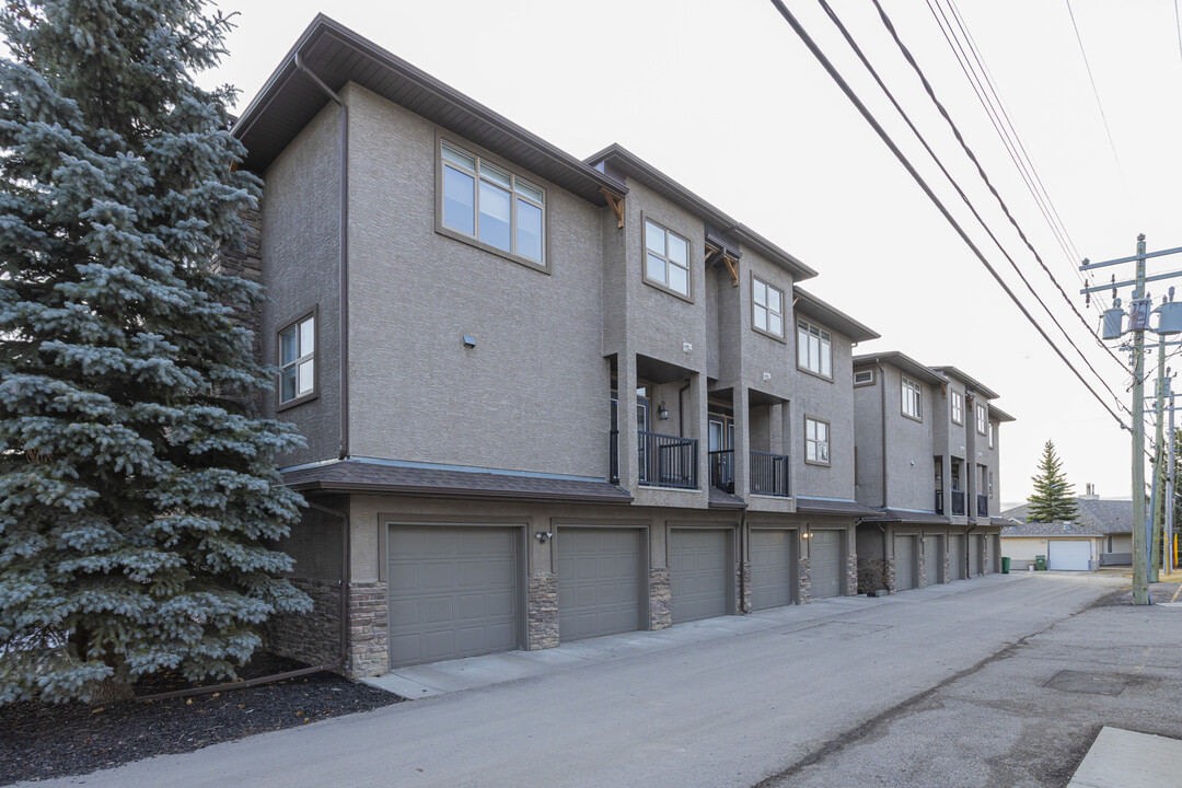 1302 Russell Rd NE in Calgary, AB - Building Photo